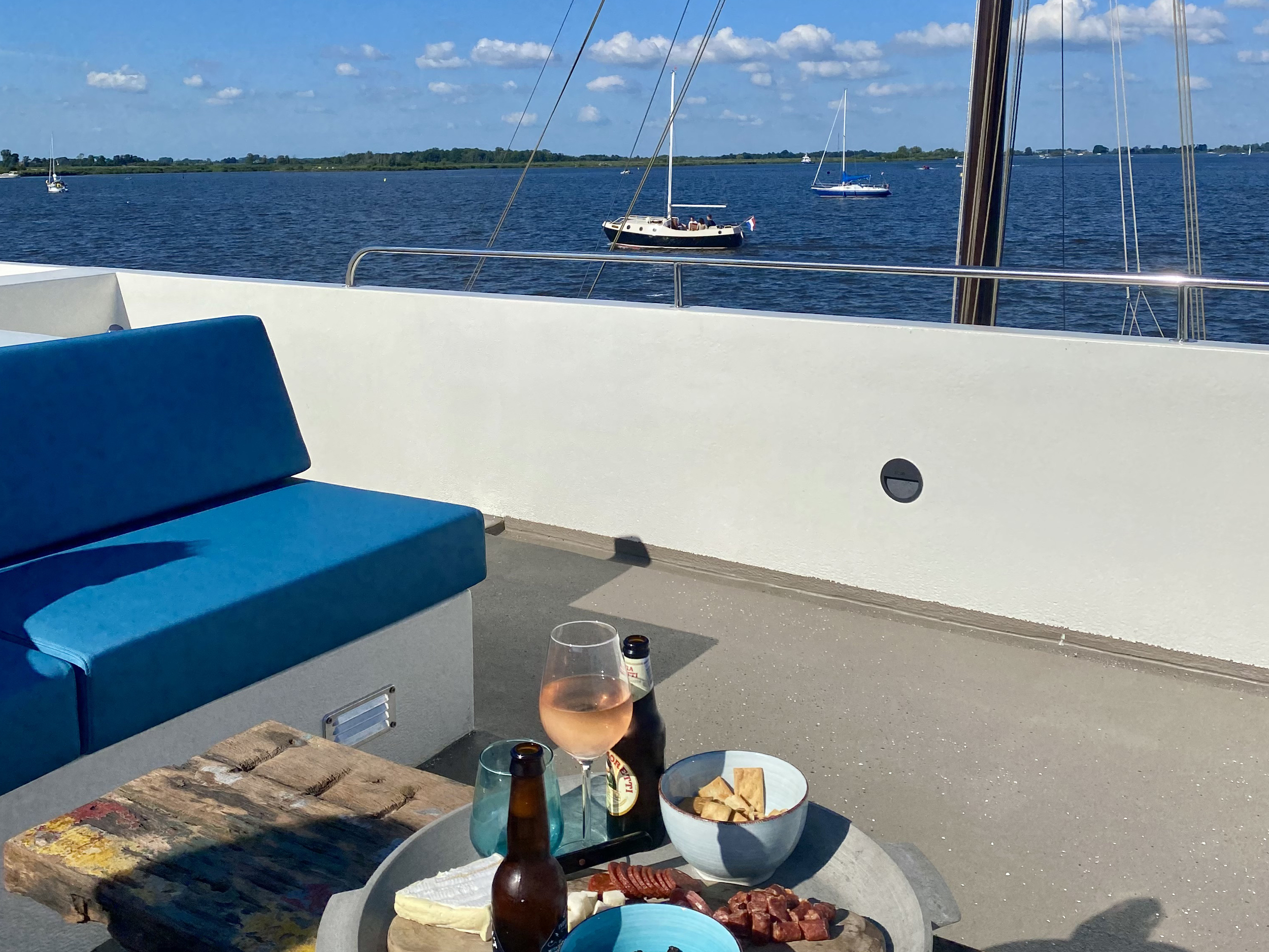 foto: 52 HOMESHIP VaarLoft Volledig Elektrische Houseboat