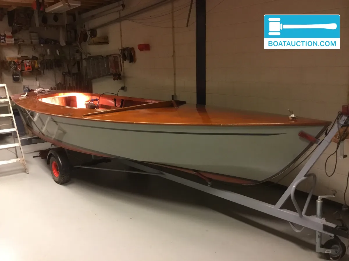 foto: 38 Spanker 712