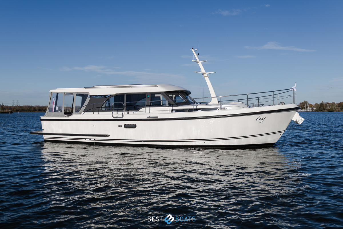 foto: 4 Linssen 40SL Sedan