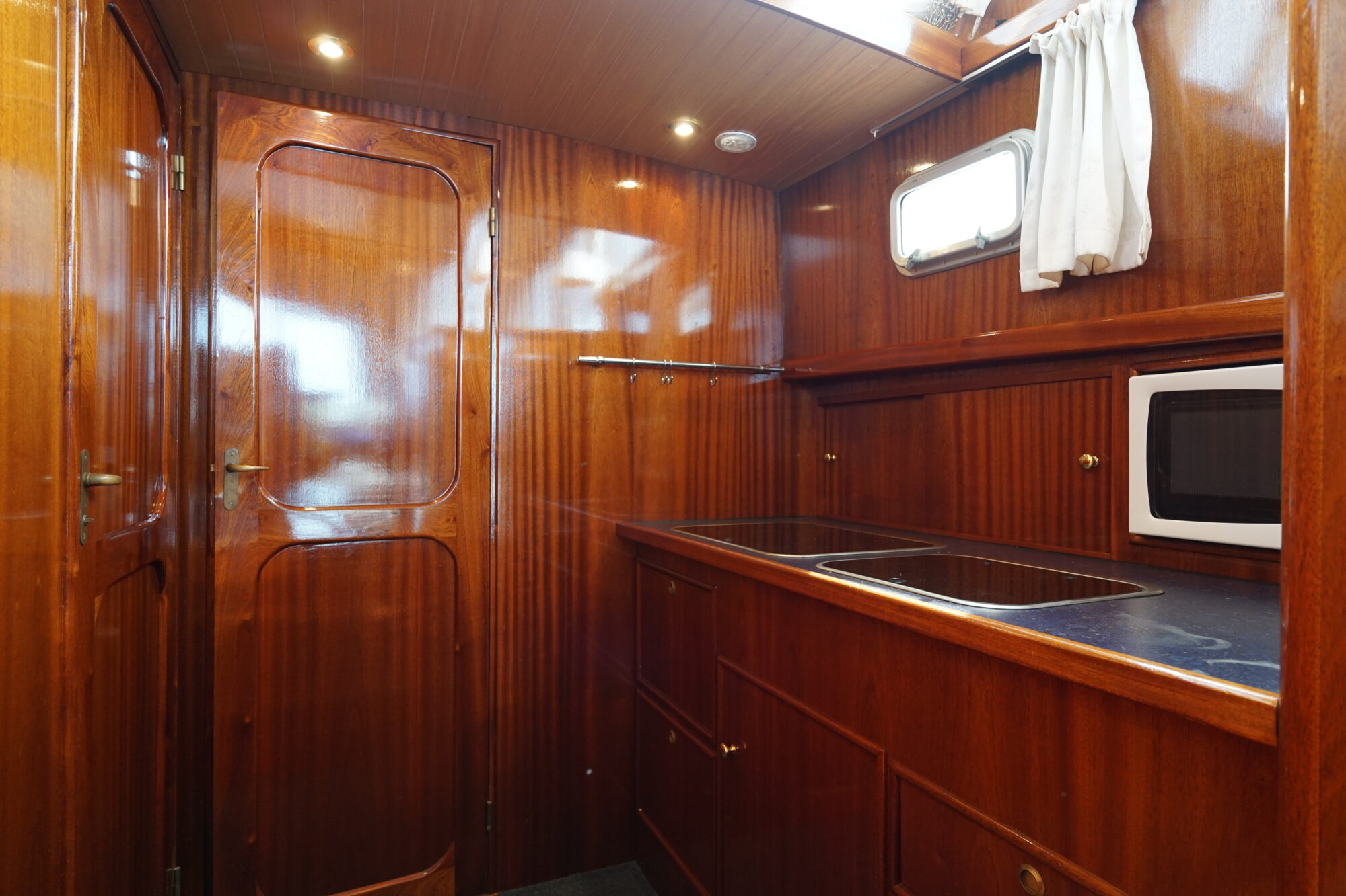 foto: 41 Crown yachts Crown Kruiser 10.90 ZLK Spiegeldeur
