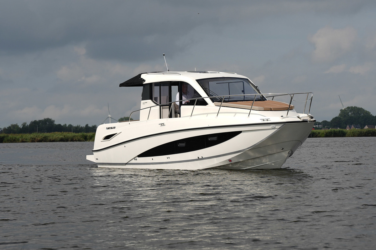 foto: 54 Quicksilver Activ 905 Weekend Outboard