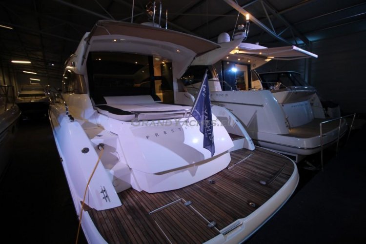 foto: 76 Prestige 42S