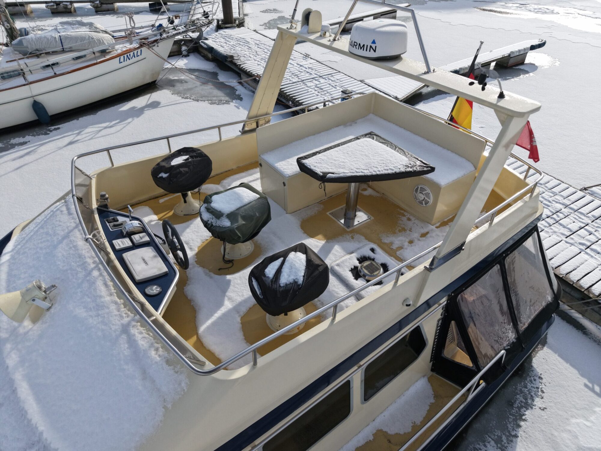 foto: 48 Bruce Roberts Bruce Roberts Euro 12.00 Flybridge