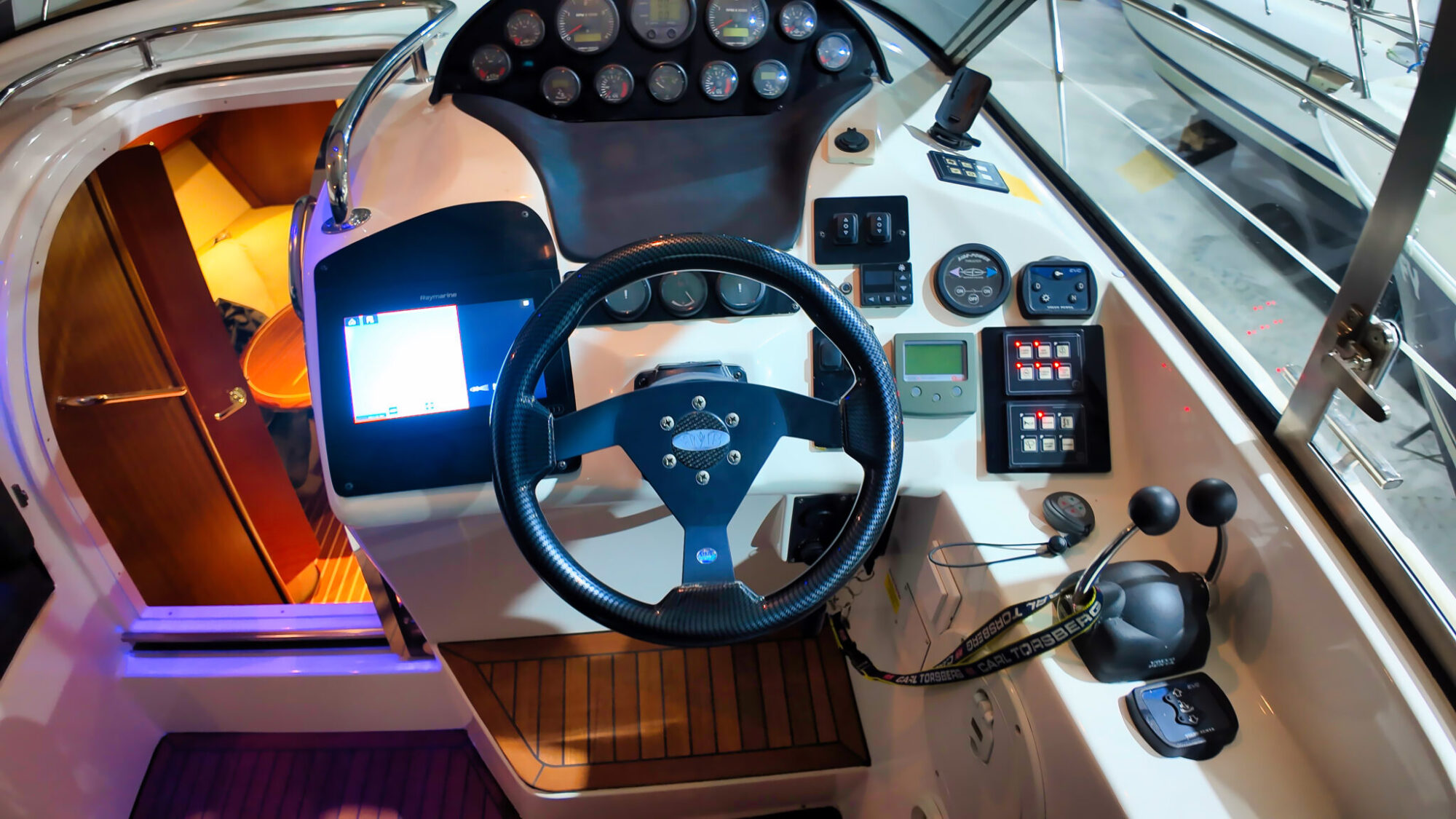 foto: 101 Bavaria Bavaria 37 HT Hardtop
