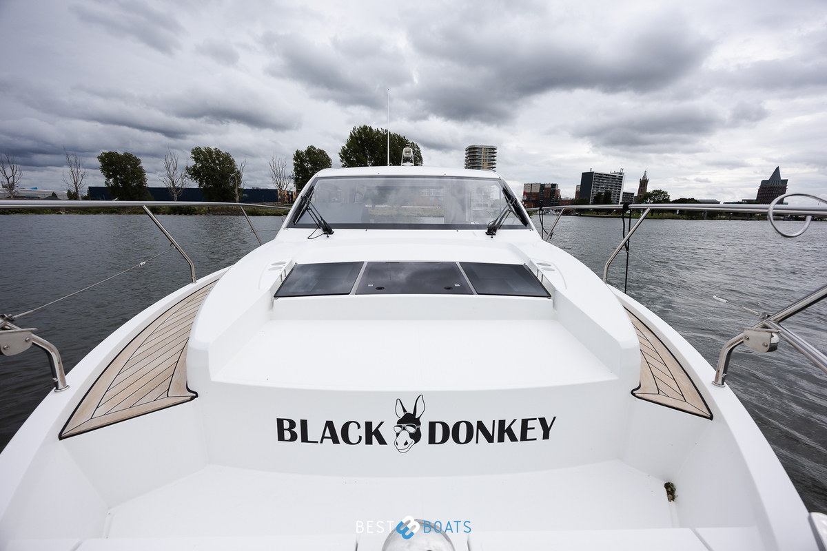 foto: 45 Sealine C330