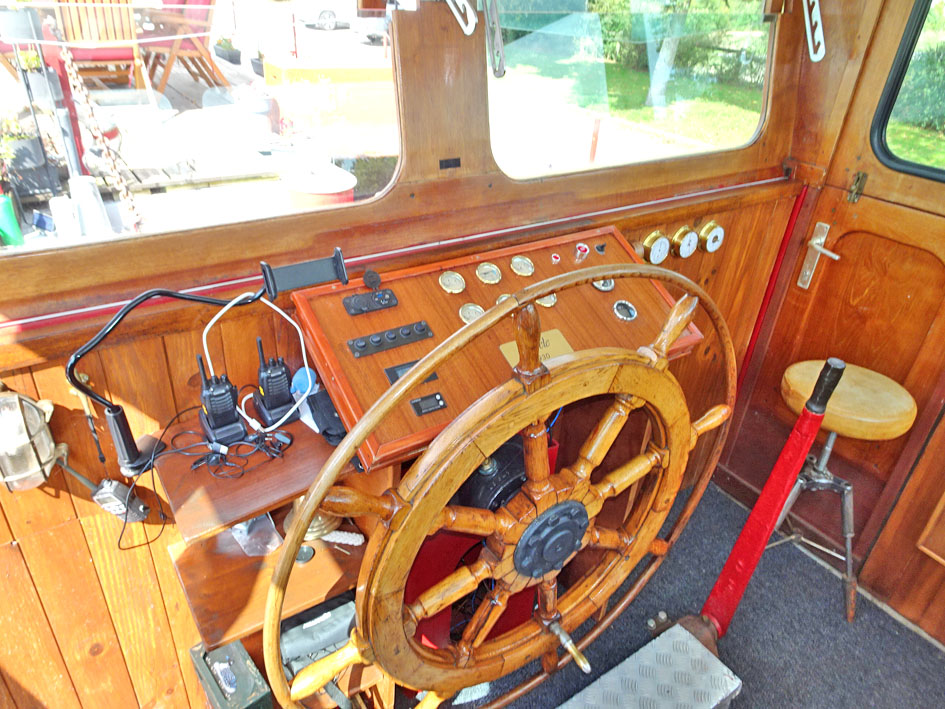 foto: 73 Spits Varend Woonschip 30.53 met UBC