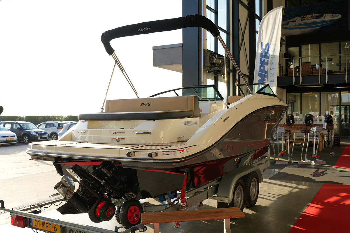 foto: 44 Sea Ray SPX 210