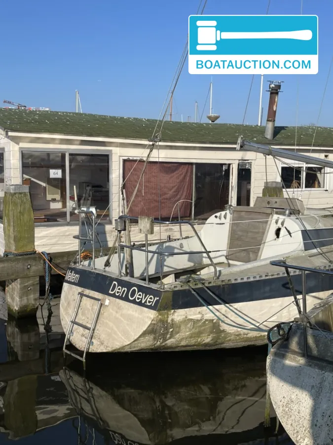 foto: 11 Cabin sailboat 900
