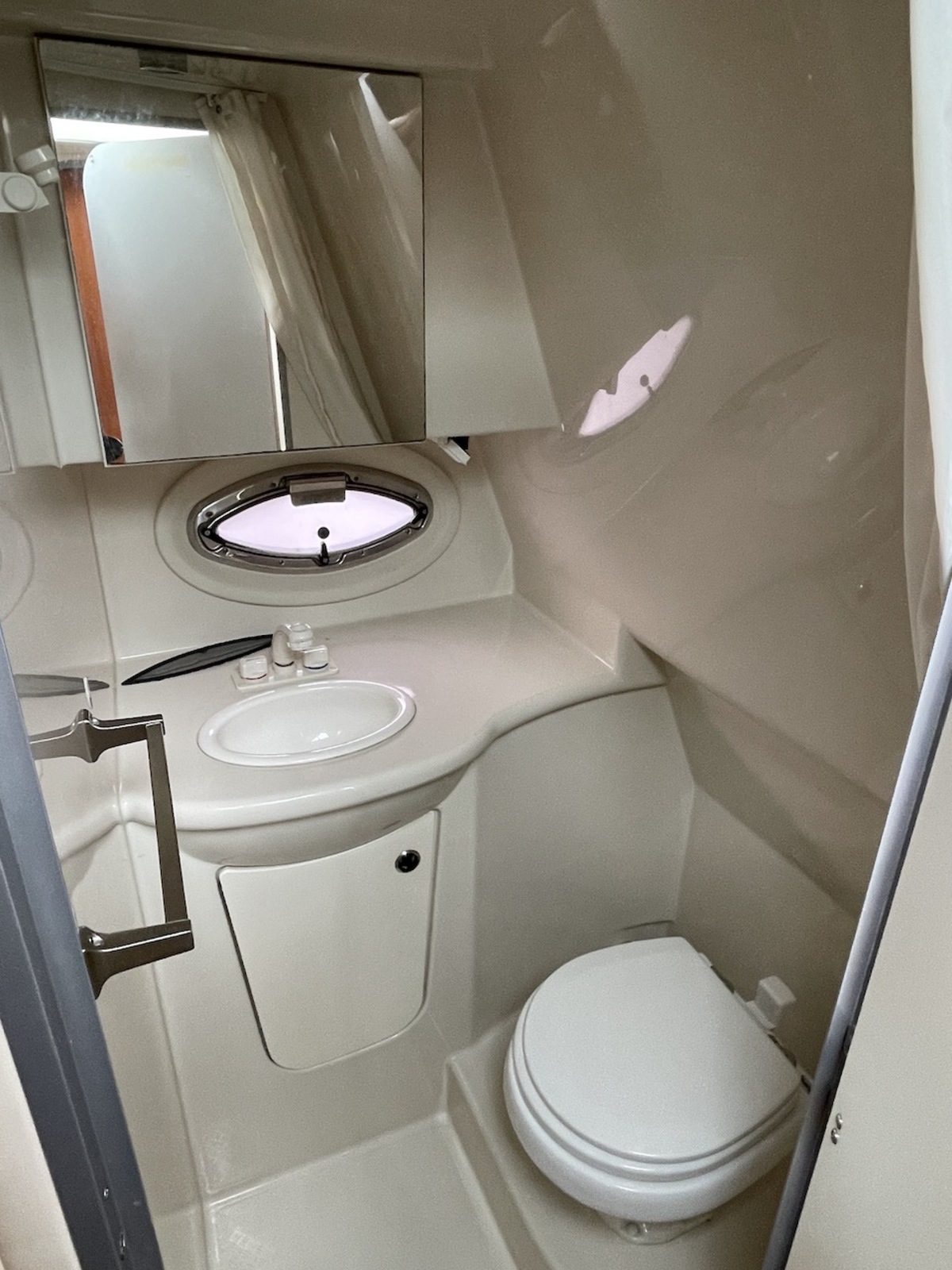 foto: 28 Bayliner  335 Cruiser