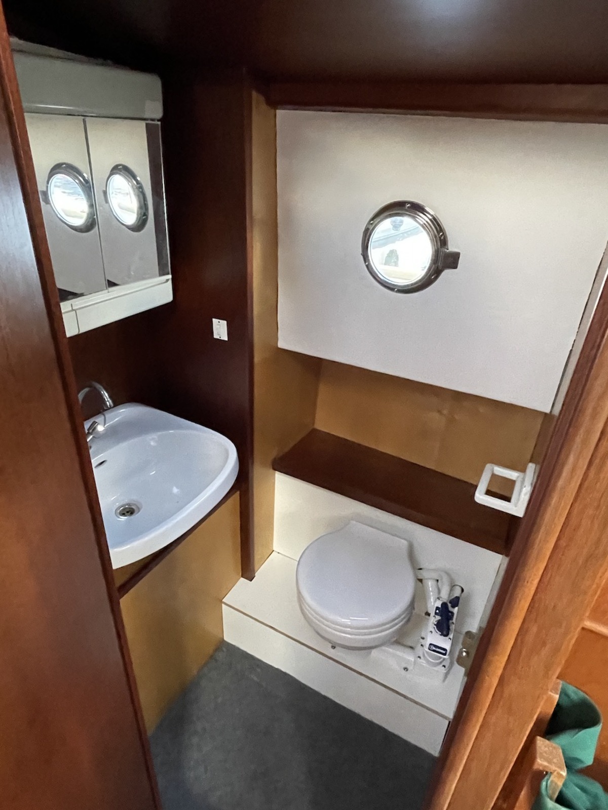 foto: 18 Crown 970 OK