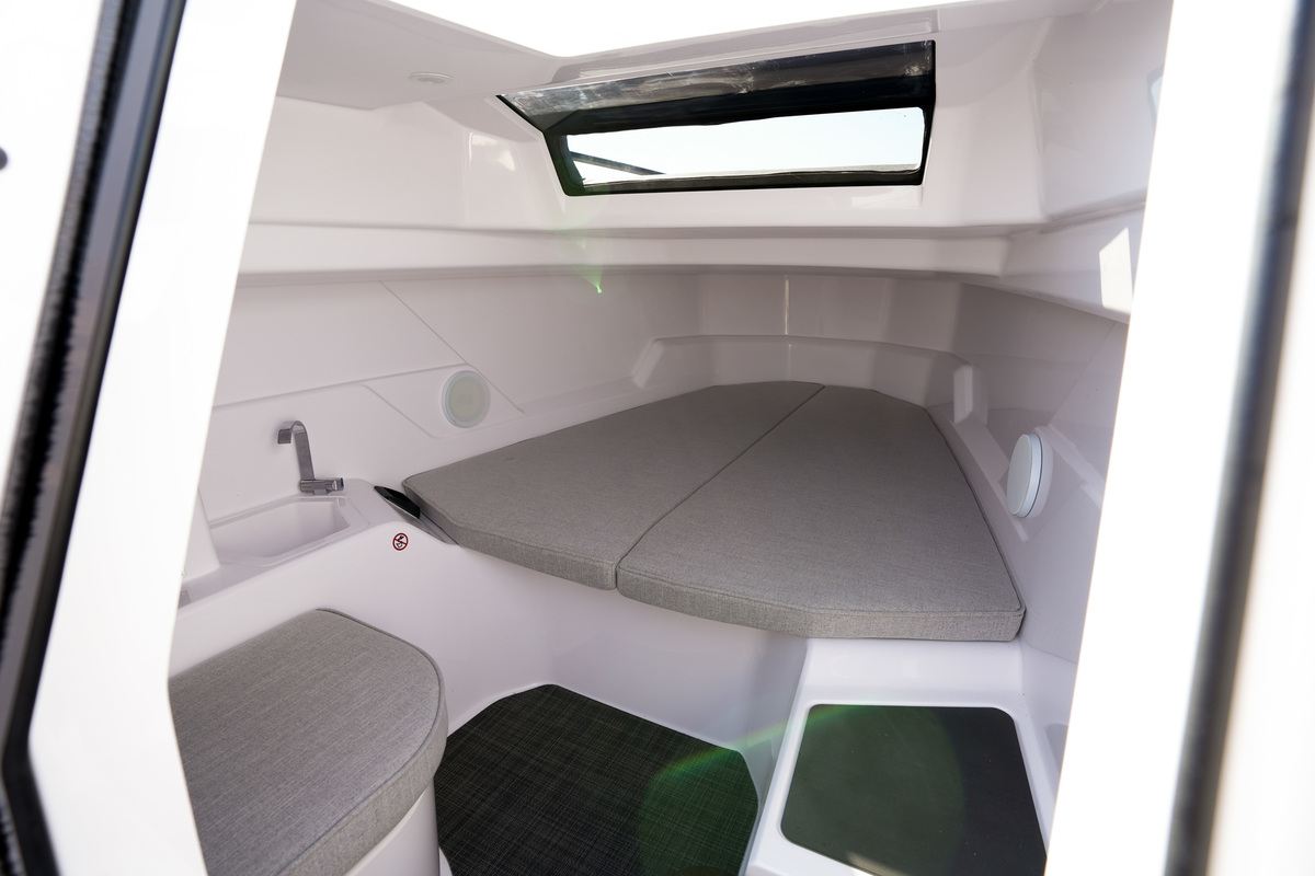 foto: 79 Axopar 25 Cross Bow & Cross Top