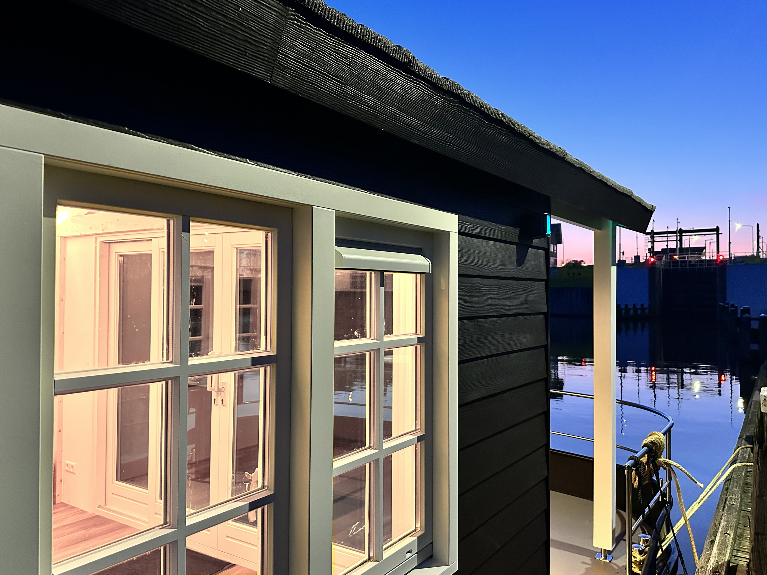 foto: 91 HOMESHIP VaarChalet In Amsterdam 1250D Luxe Houseboat