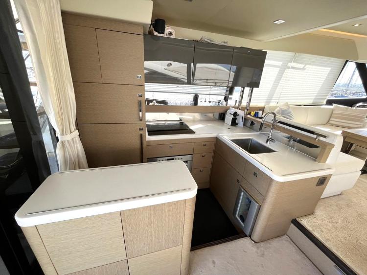 foto: 10 Prestige 560