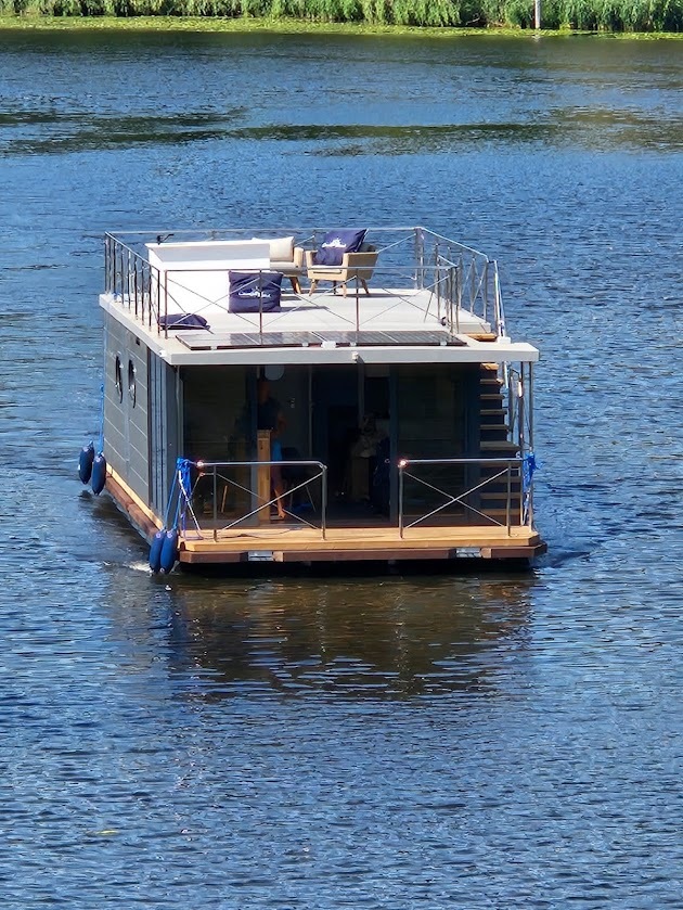 foto: 37 Campi 460 Houseboat