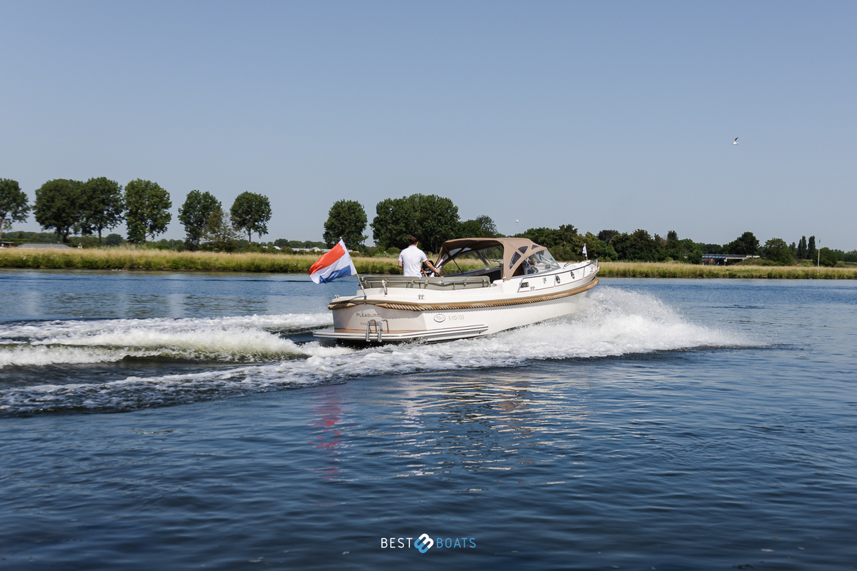 foto: 35 Interboat Intercruiser 27 Cabin