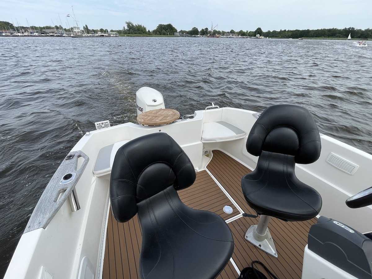 foto: 12 Quicksilver 635