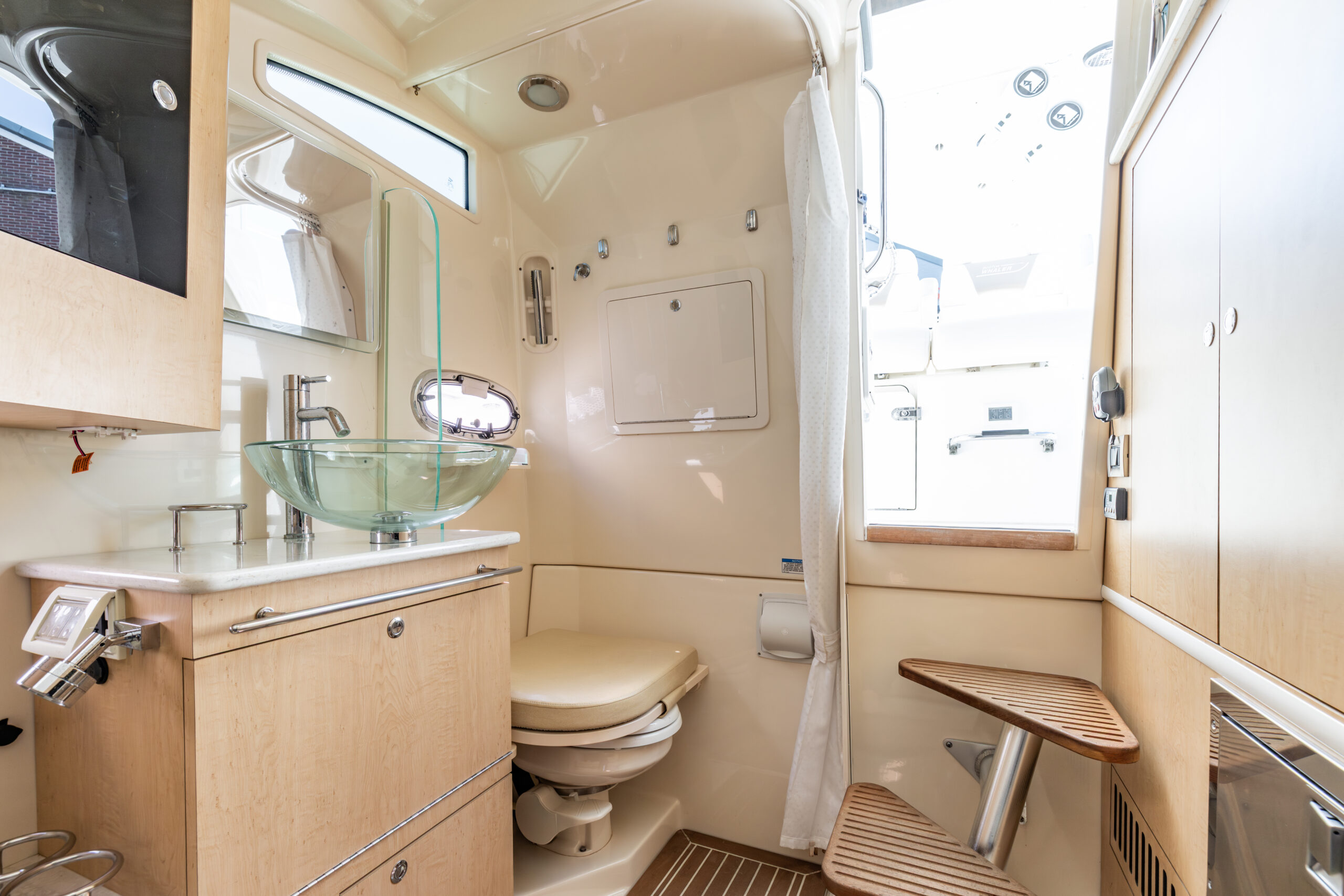 foto: 126 Boston Whaler 370 Outrage