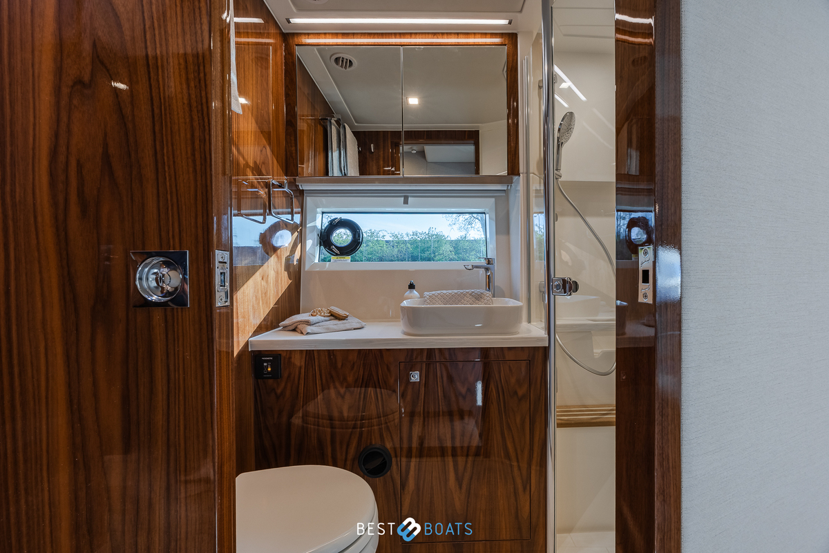 foto: 74 Riviera 4600 SPORT YACHT-PLATINUM EDITION