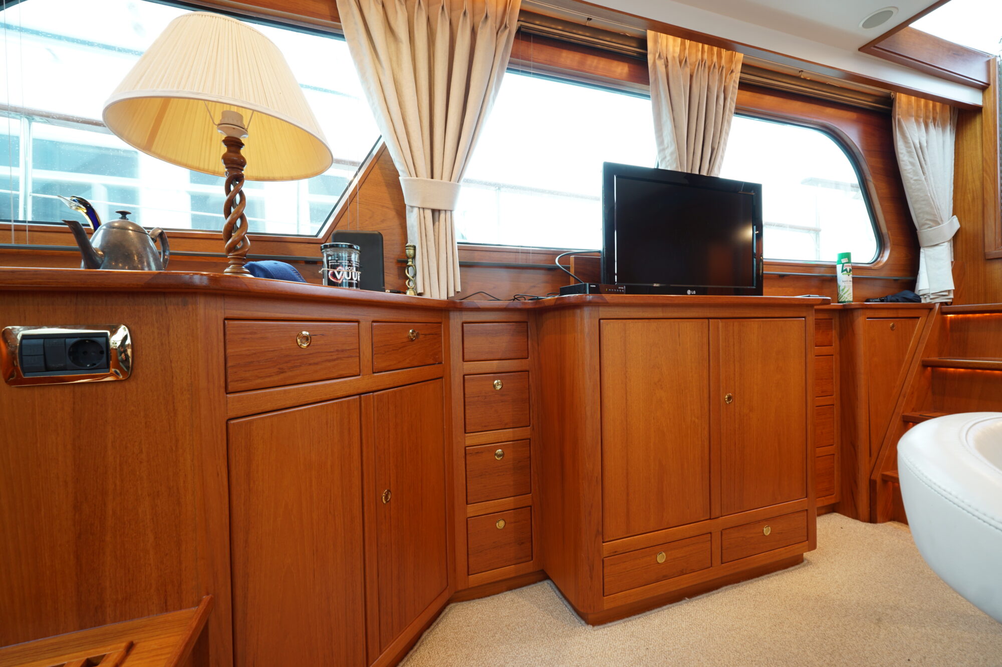 foto: 109 Super van Craft Super van Craft 14.80 Cabrio Stabilizers