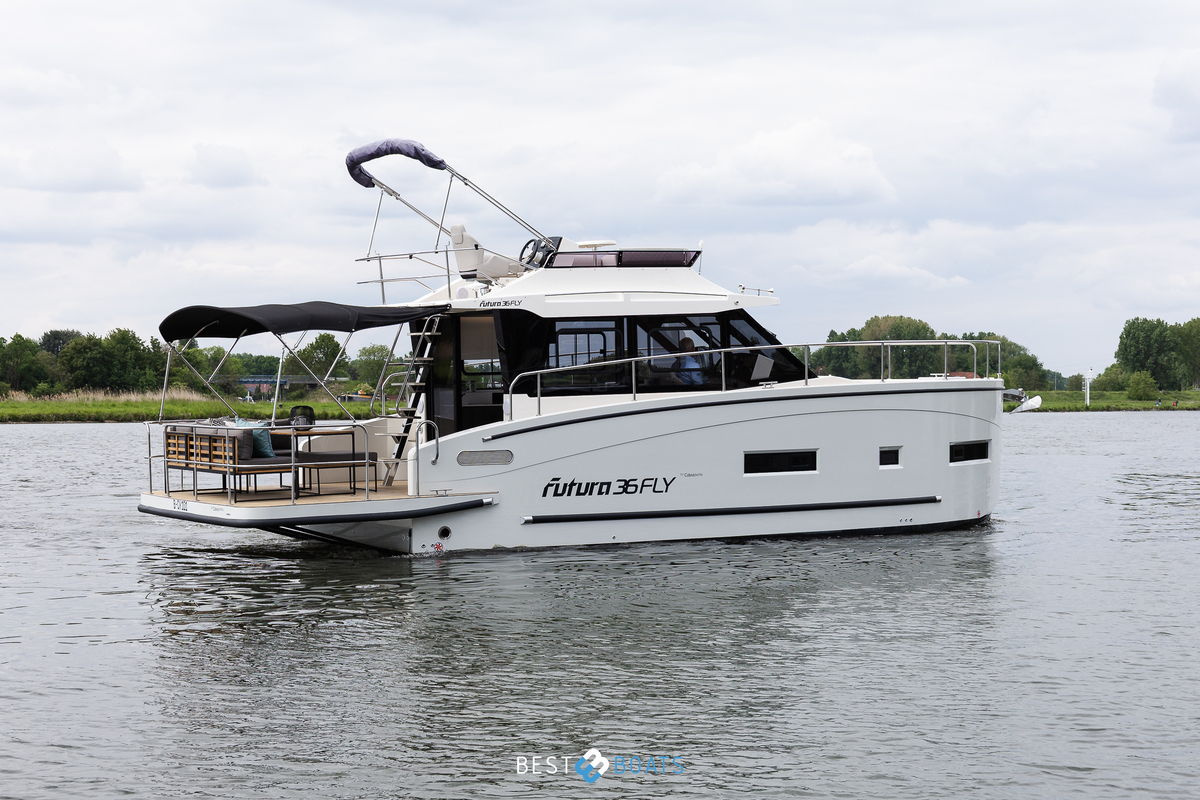 foto: 51 Cobra Yachts Futura 36 Premium Fly