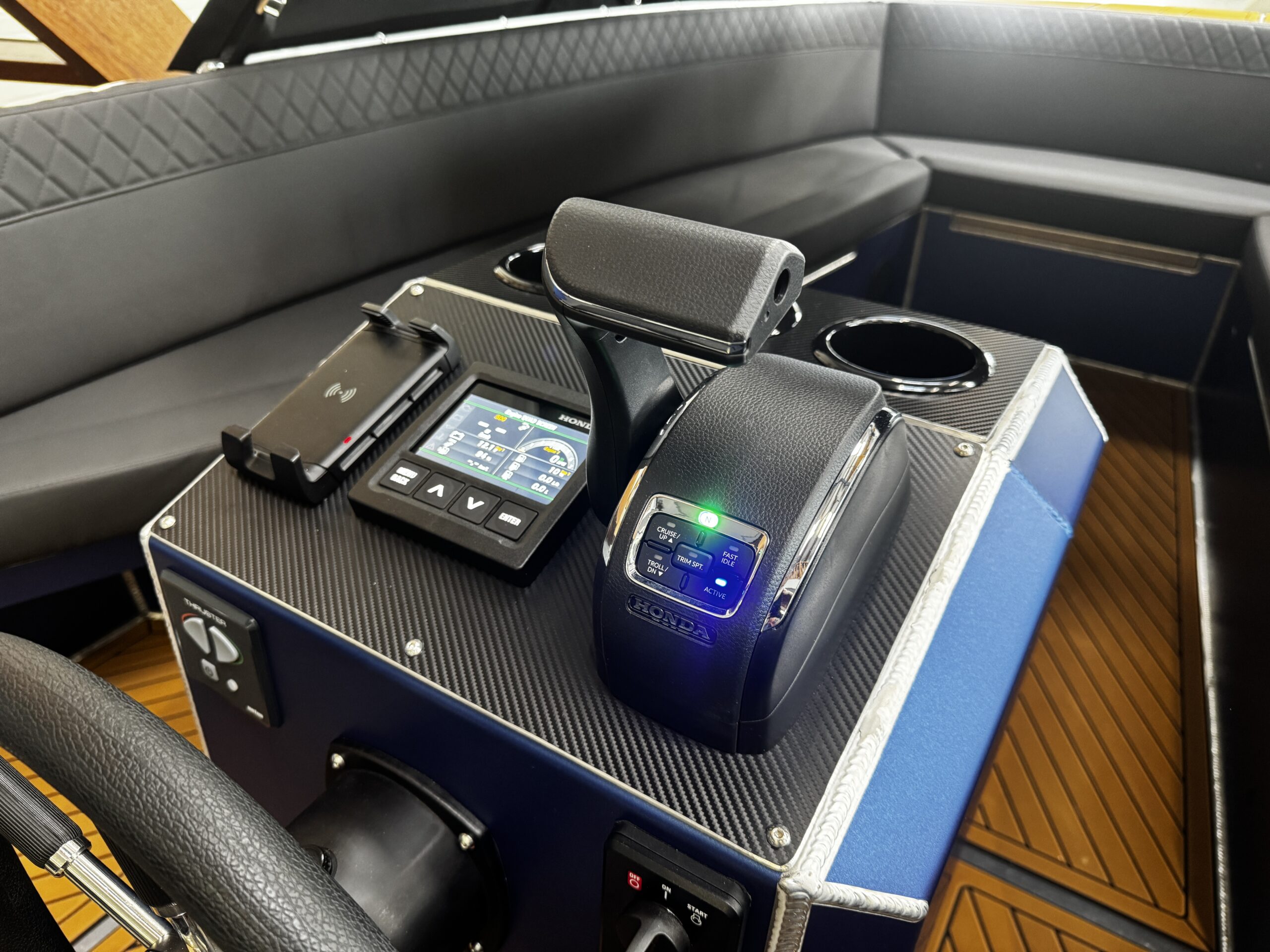 foto: 29 Qualia QT 22 Outboard