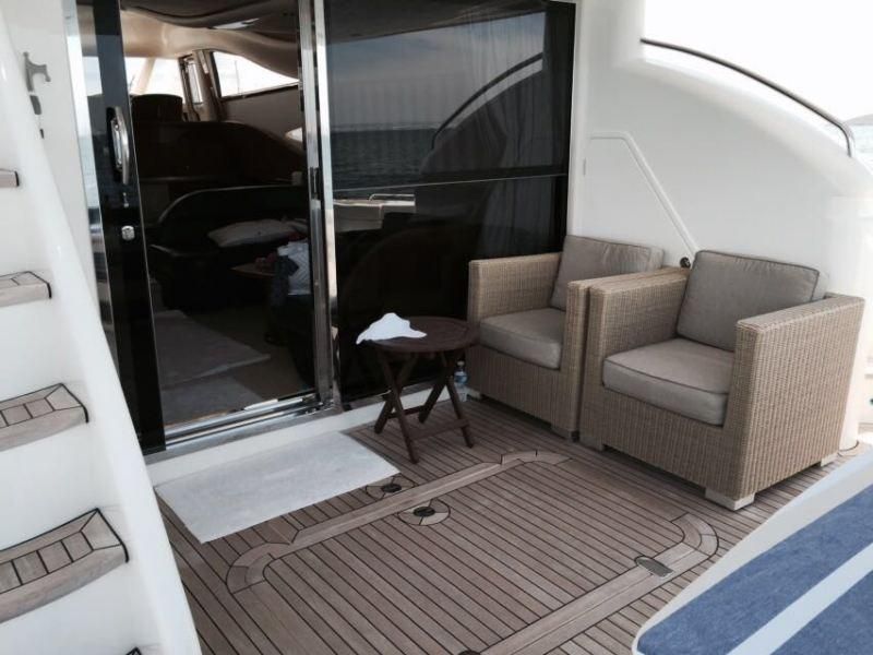 foto: 23 Princess 65 Fly