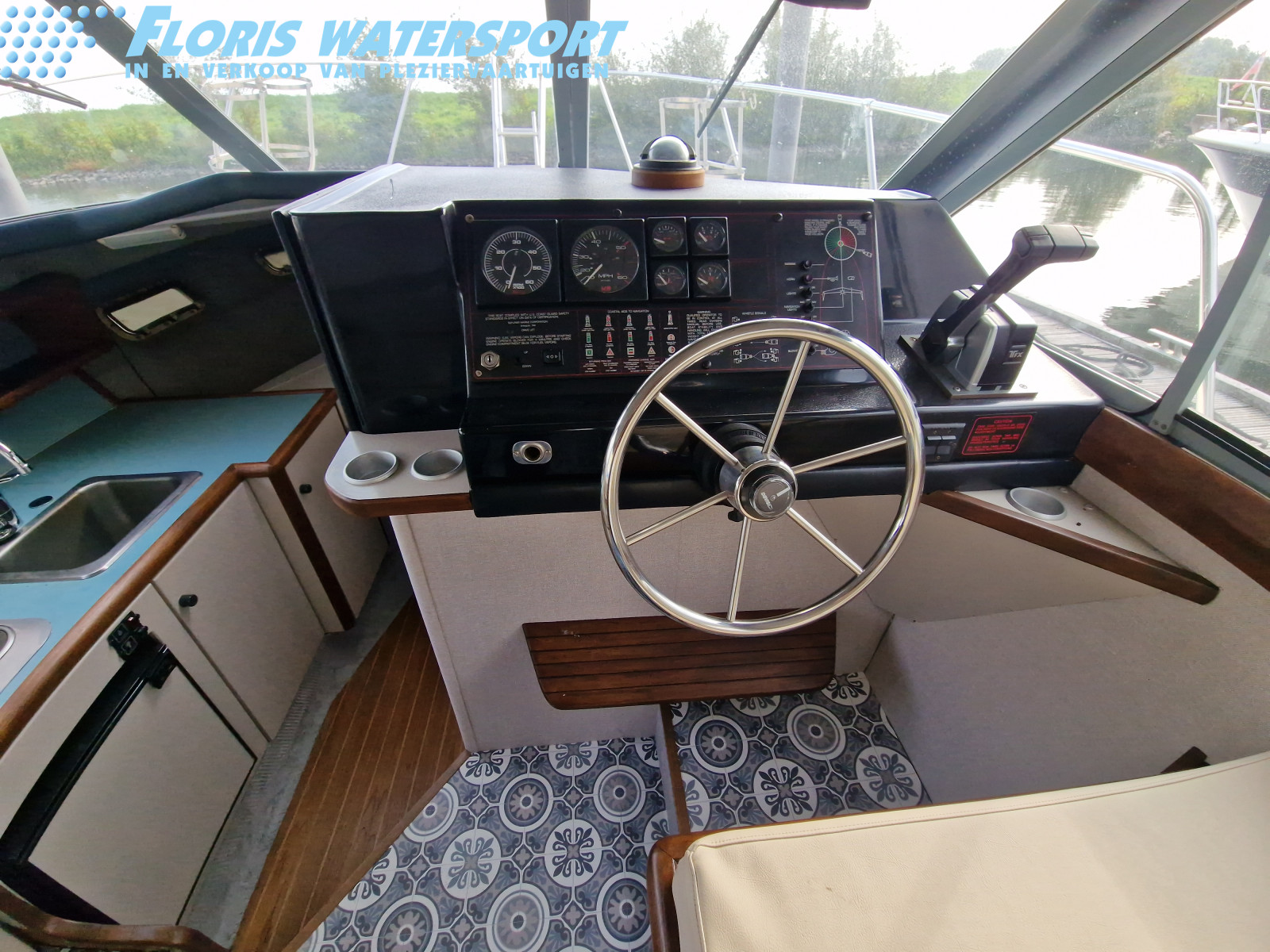 foto: 17 Bayliner 2858 Fly