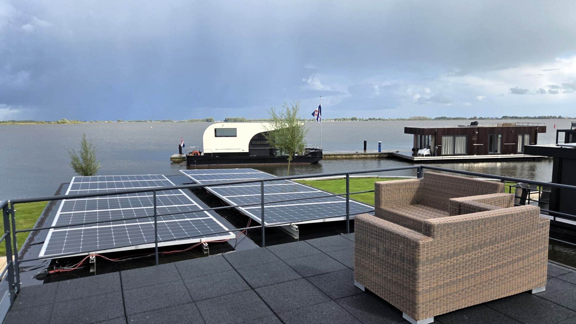 foto: 47 Castalia Evt. Met Koopligplaats Special Houseboat 1460 X 500