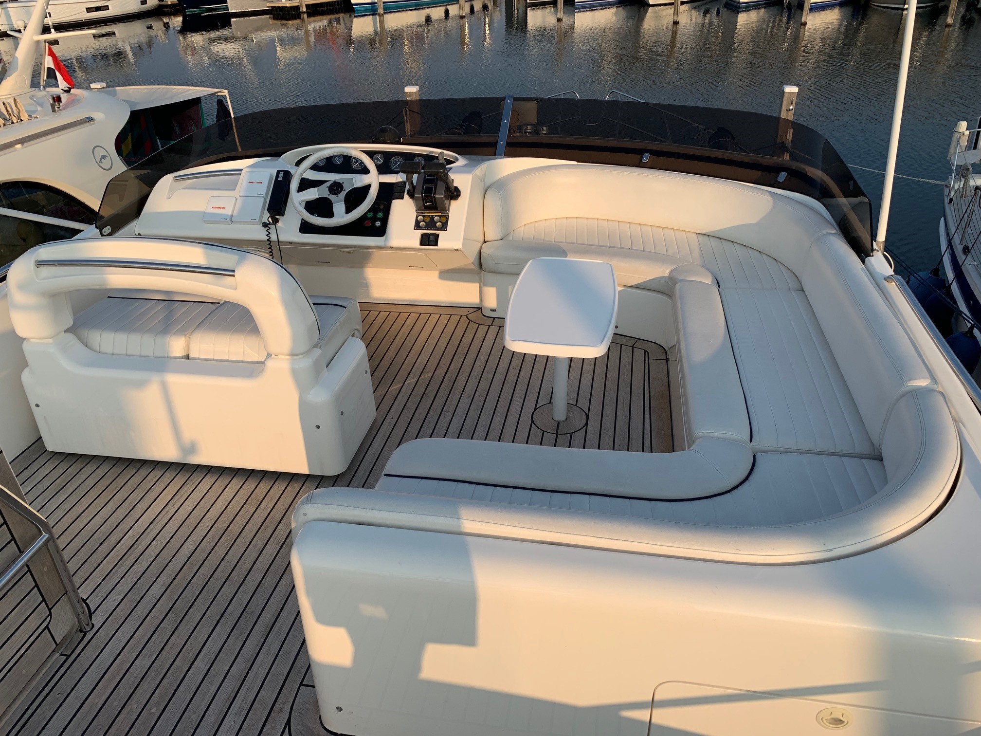 foto: 27 Princess Princess 440 FLY