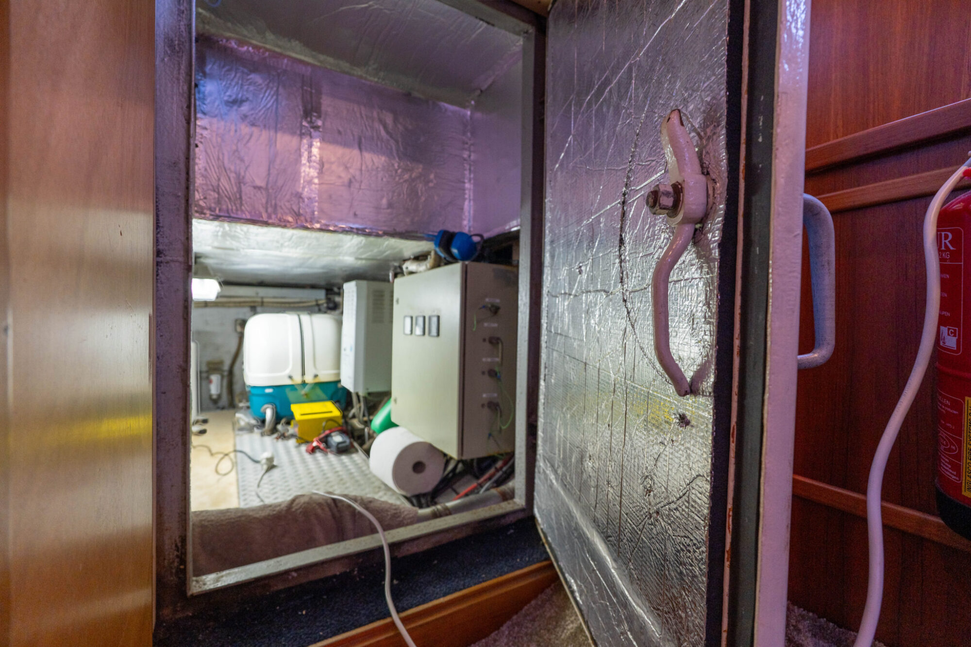 foto: 73 Pieter Beeldsnijder Pieter Beeldsnijder Spiegelkotter 15.00 VS