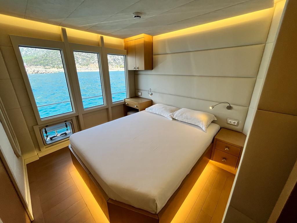 foto: 25 Maison Marine 66 Houseboat- Catamaran