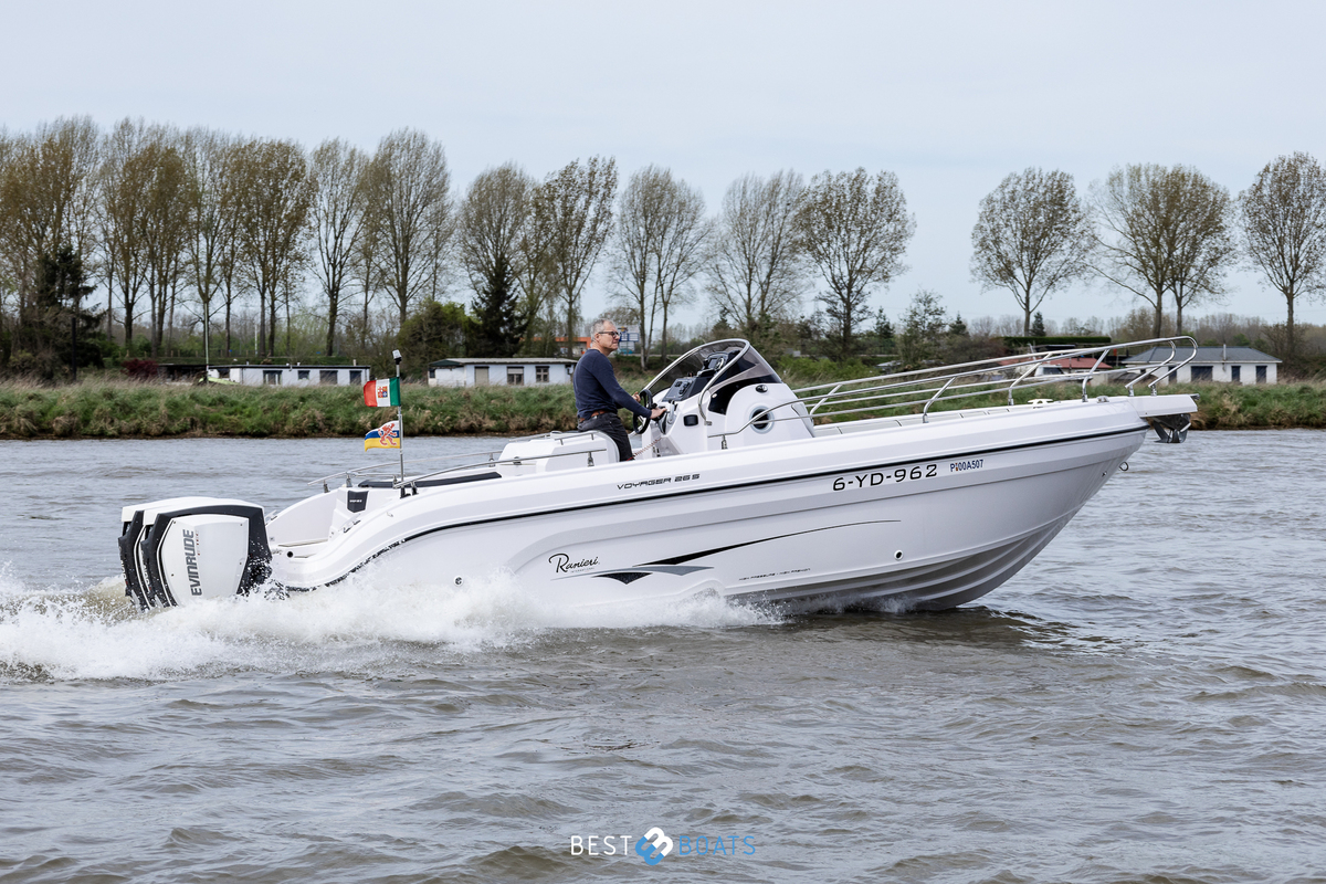 foto: 19 Ranieri Voyager 26S