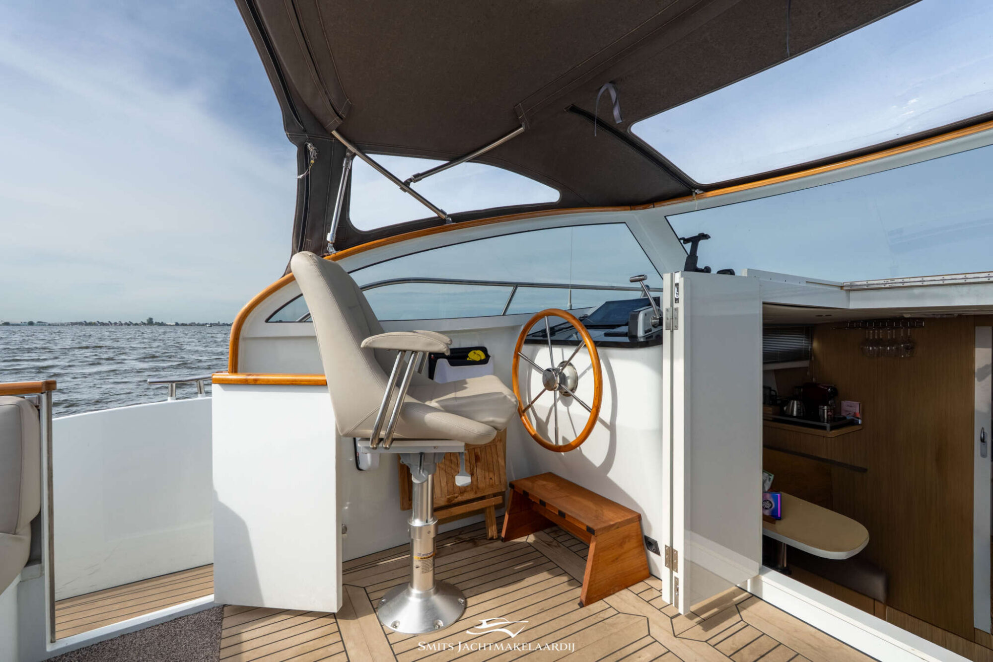 foto: 70 Crown yachts Crown Keyzer C107 Cabrio