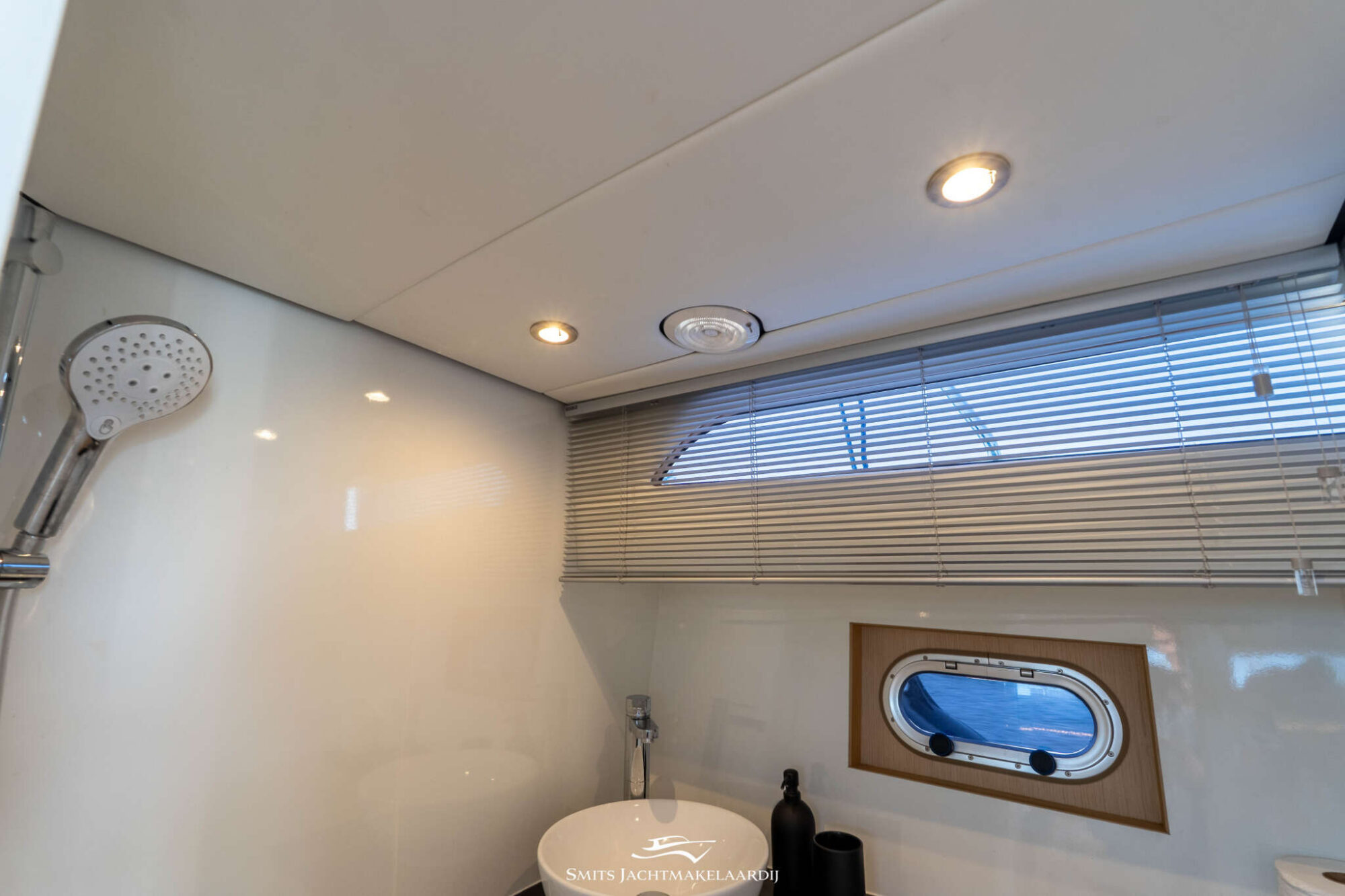 foto: 71 Crown yachts Crown Keyzer C107 Cabrio
