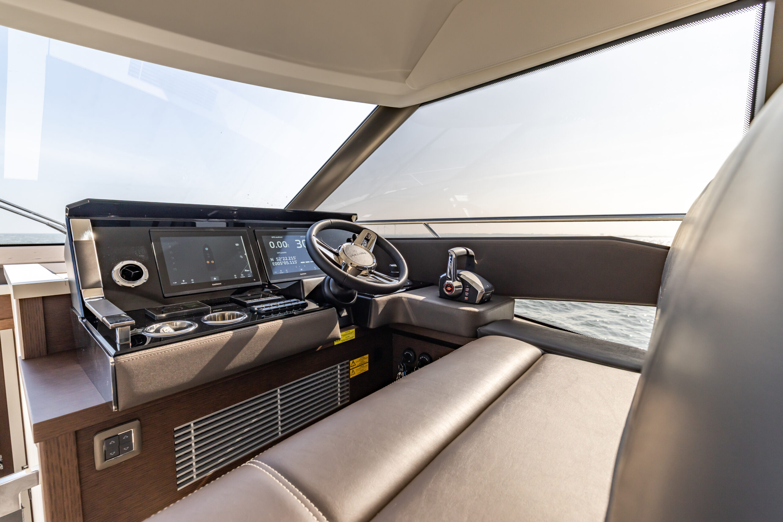 foto: 57 Prestige 590