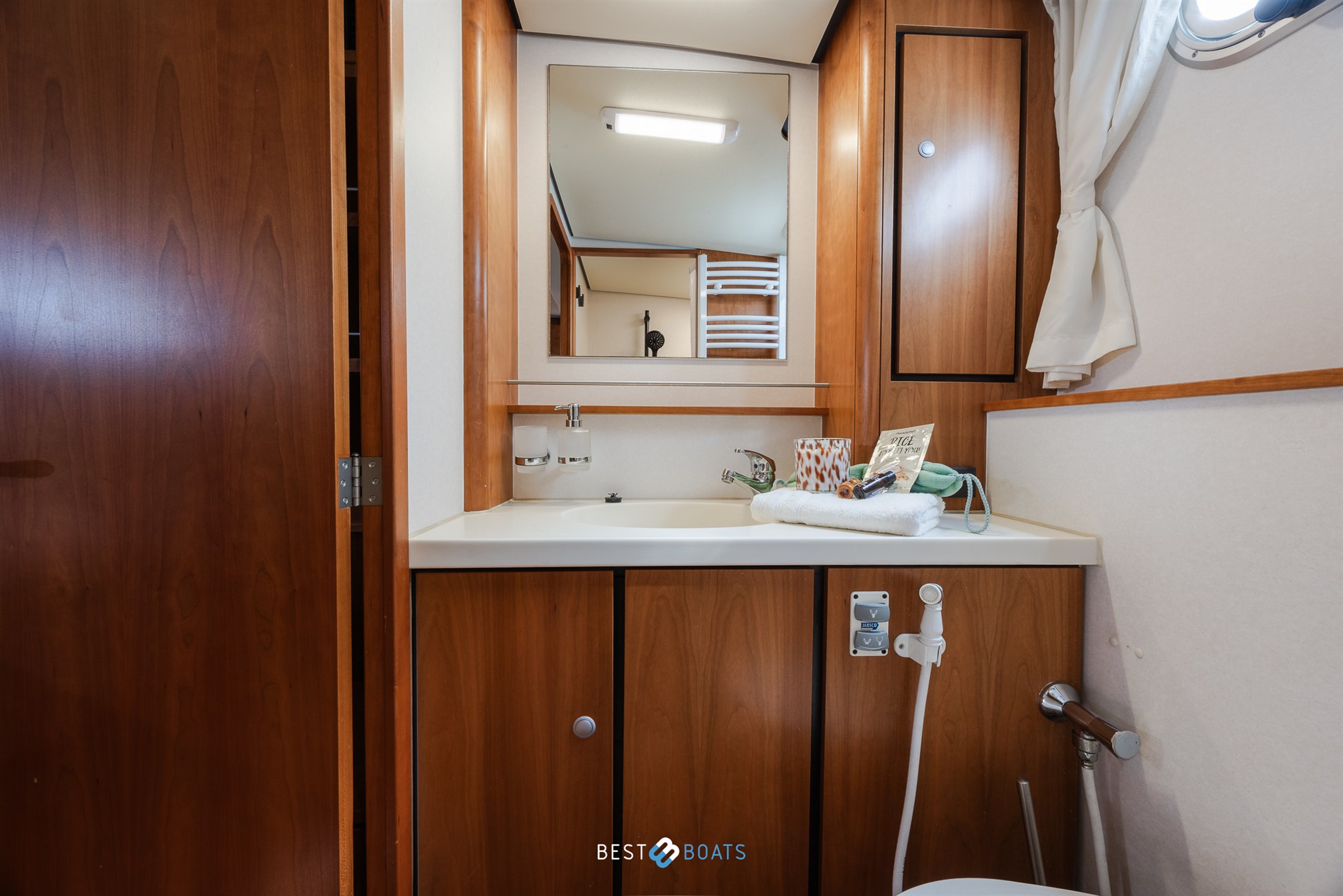 foto: 129 Linssen Grand Sturdy 45.9 AC Twin