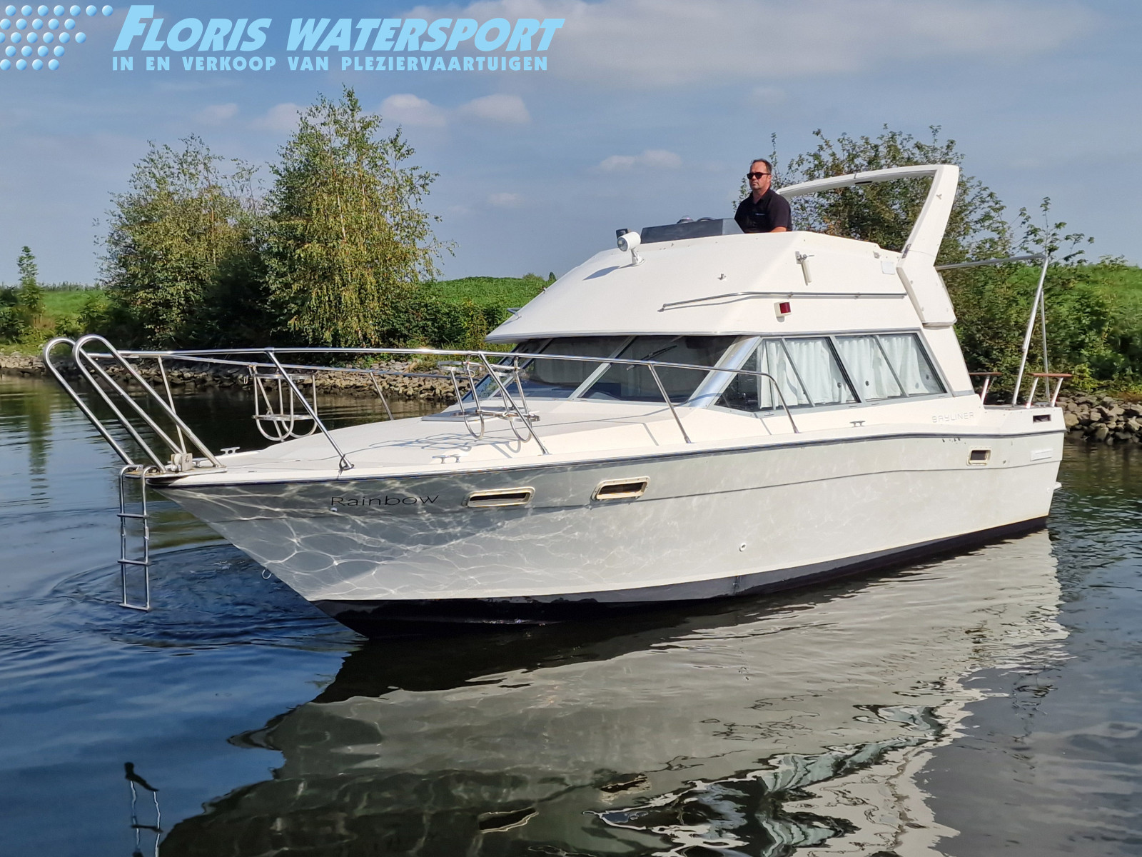 hoofdfoto: 1 Bayliner 2858 Fly