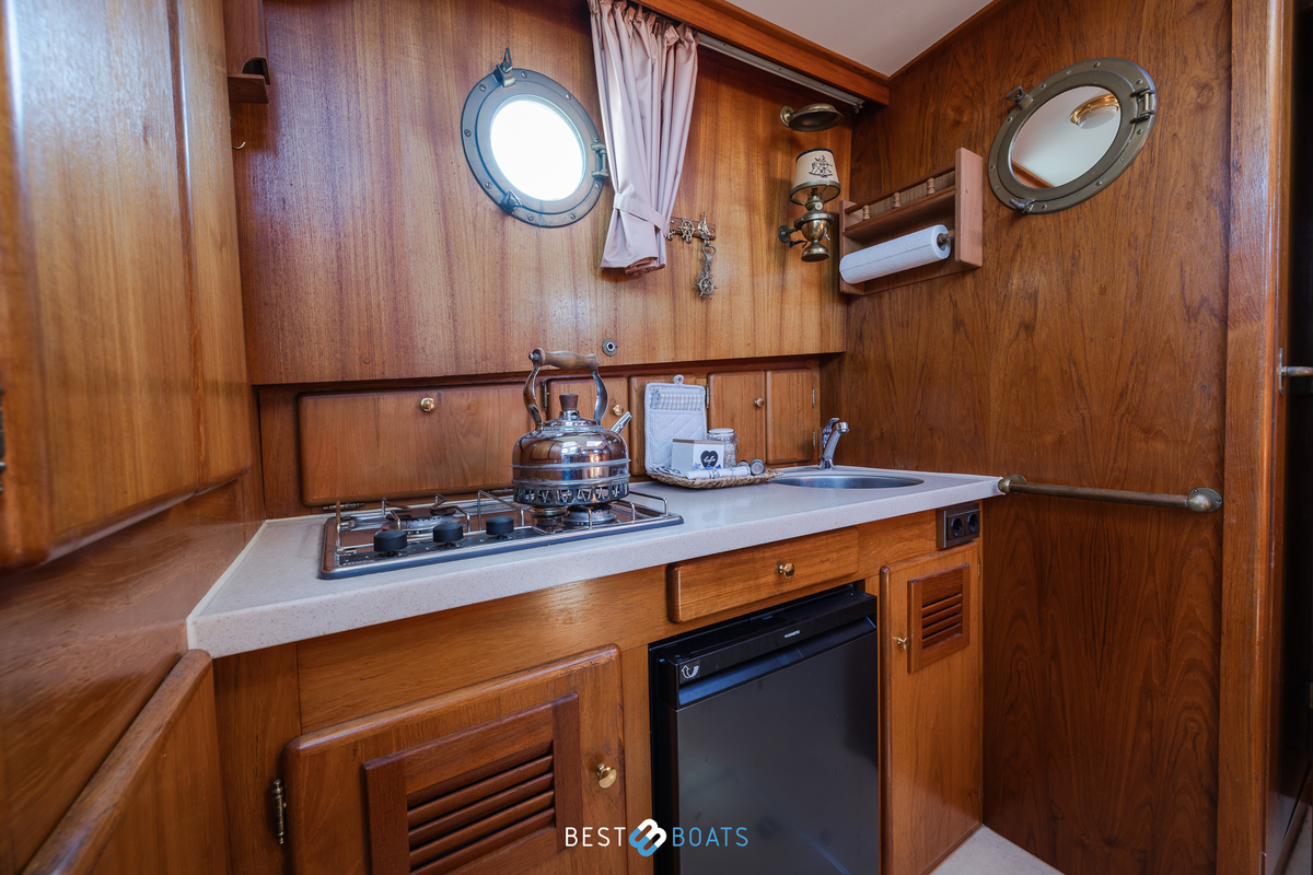 foto: 40 Linssen  St. Jozef 1050 Salon AK-L