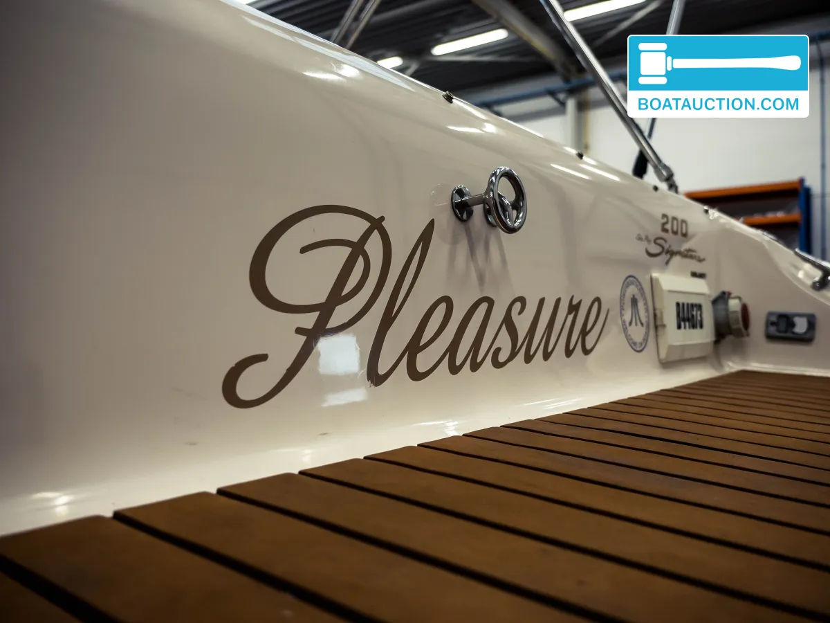 foto: 40 Sea Ray 200 Signature