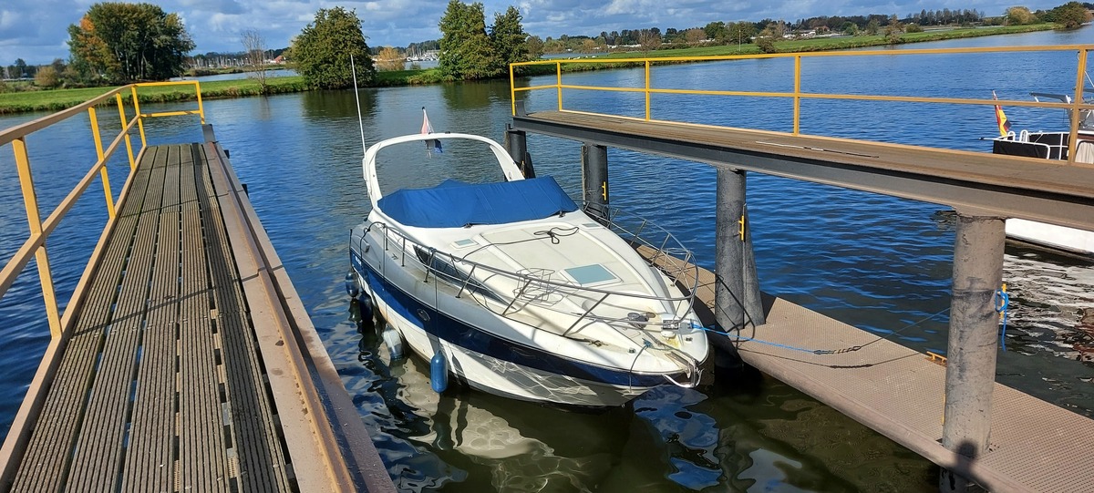 foto: 37 Bayliner 305