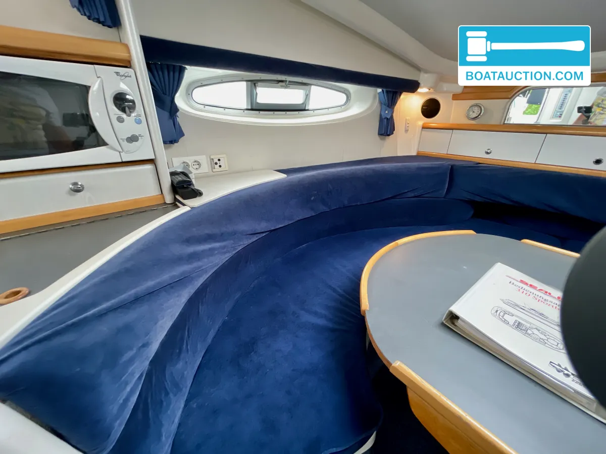 foto: 69 Sealine 310 Sportbridge