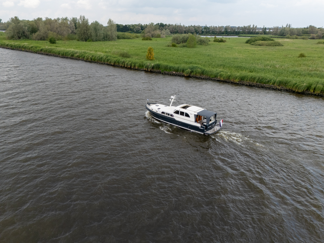 foto: 79 Linssen Grand Sturdy 470 Sedan Wheelhouse