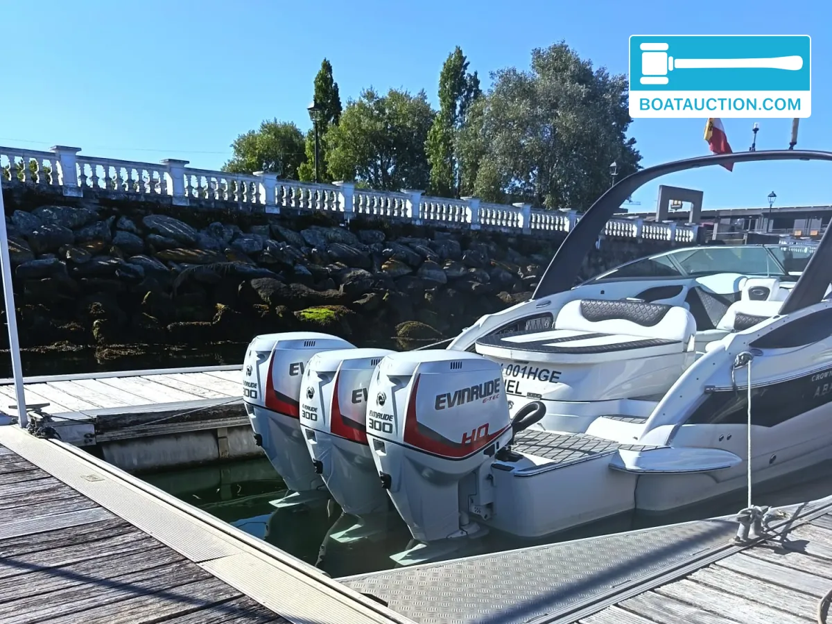 foto: 17 Crownline 315 SCR