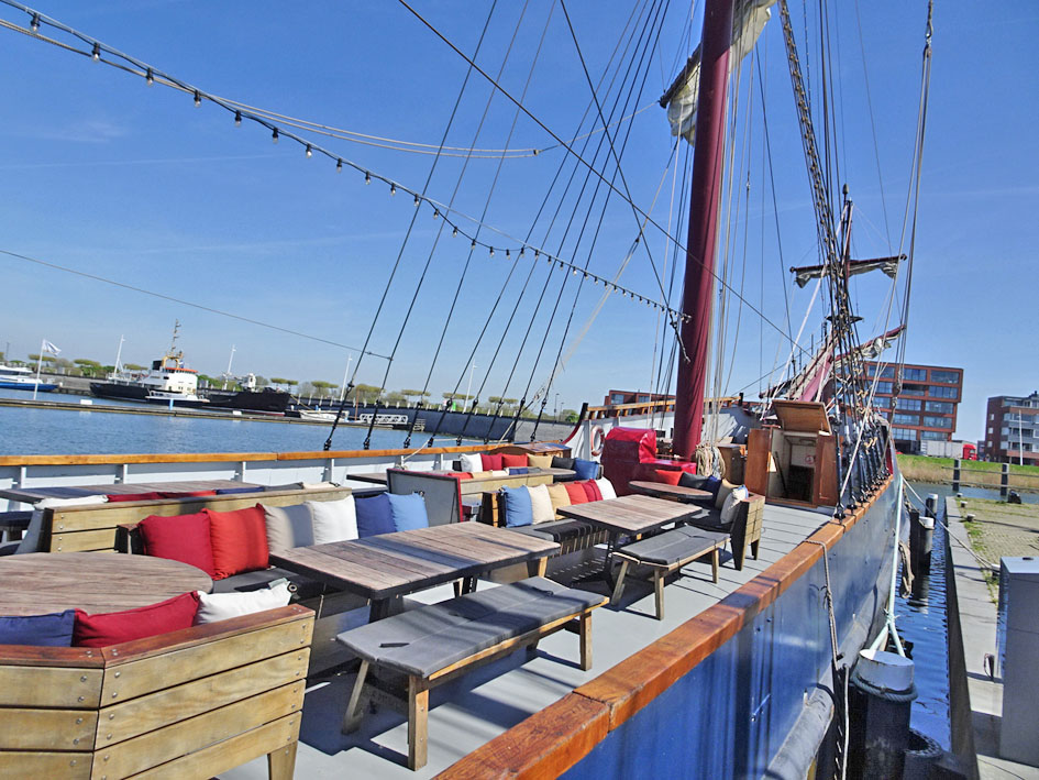 foto: 83 3 mast Charterschip / Evenementenboot 44 nachtgasten, 150 daggasten