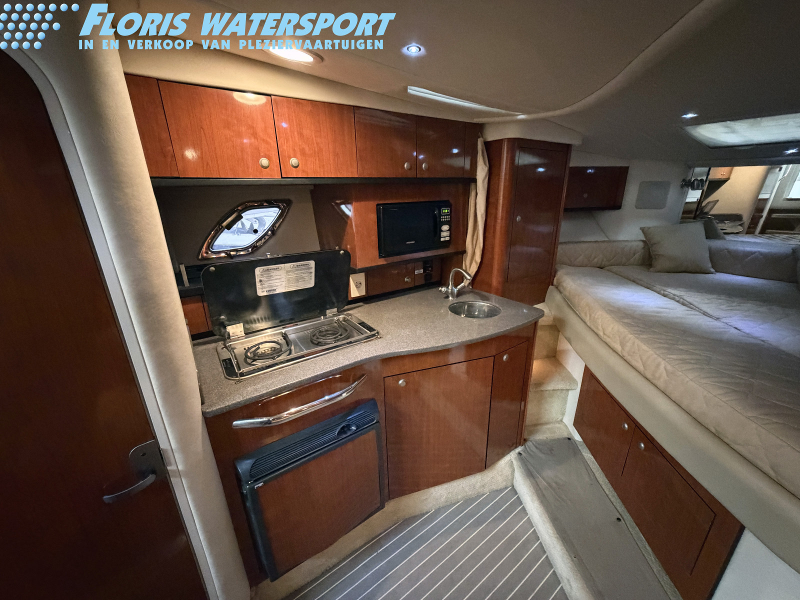 foto: 21 Sea Ray 335 Sundancer