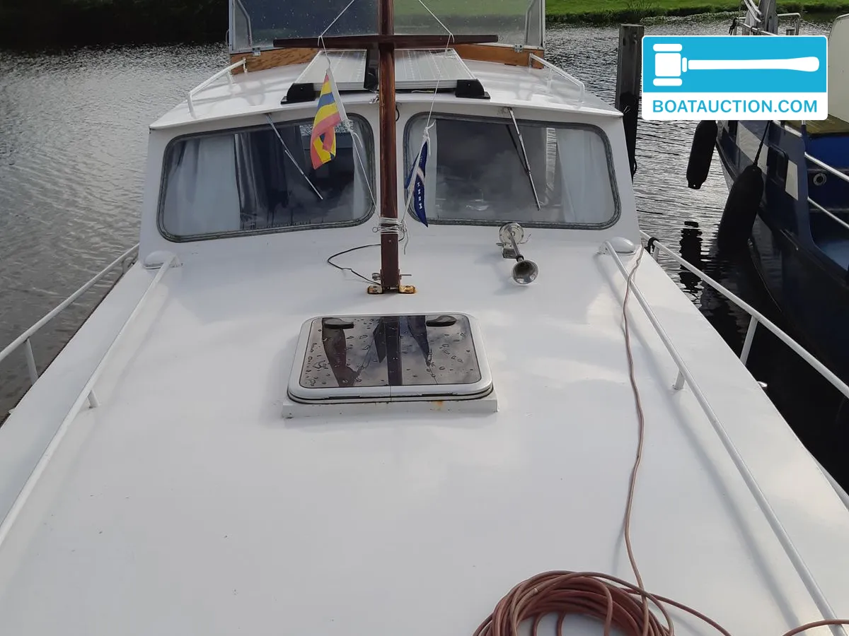 foto: 47 Motorboat 960