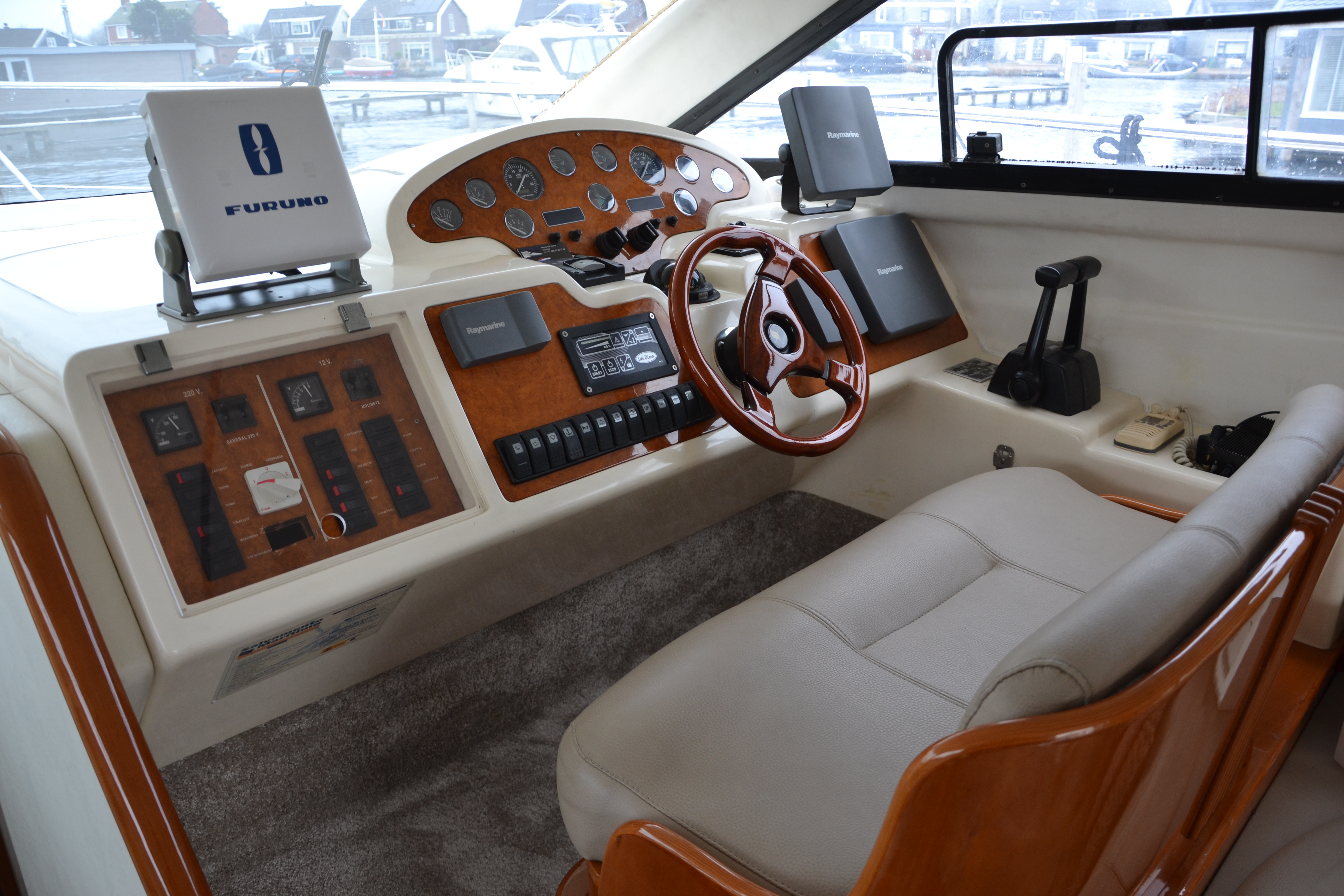 foto: 36 Astondoa  40 Fly