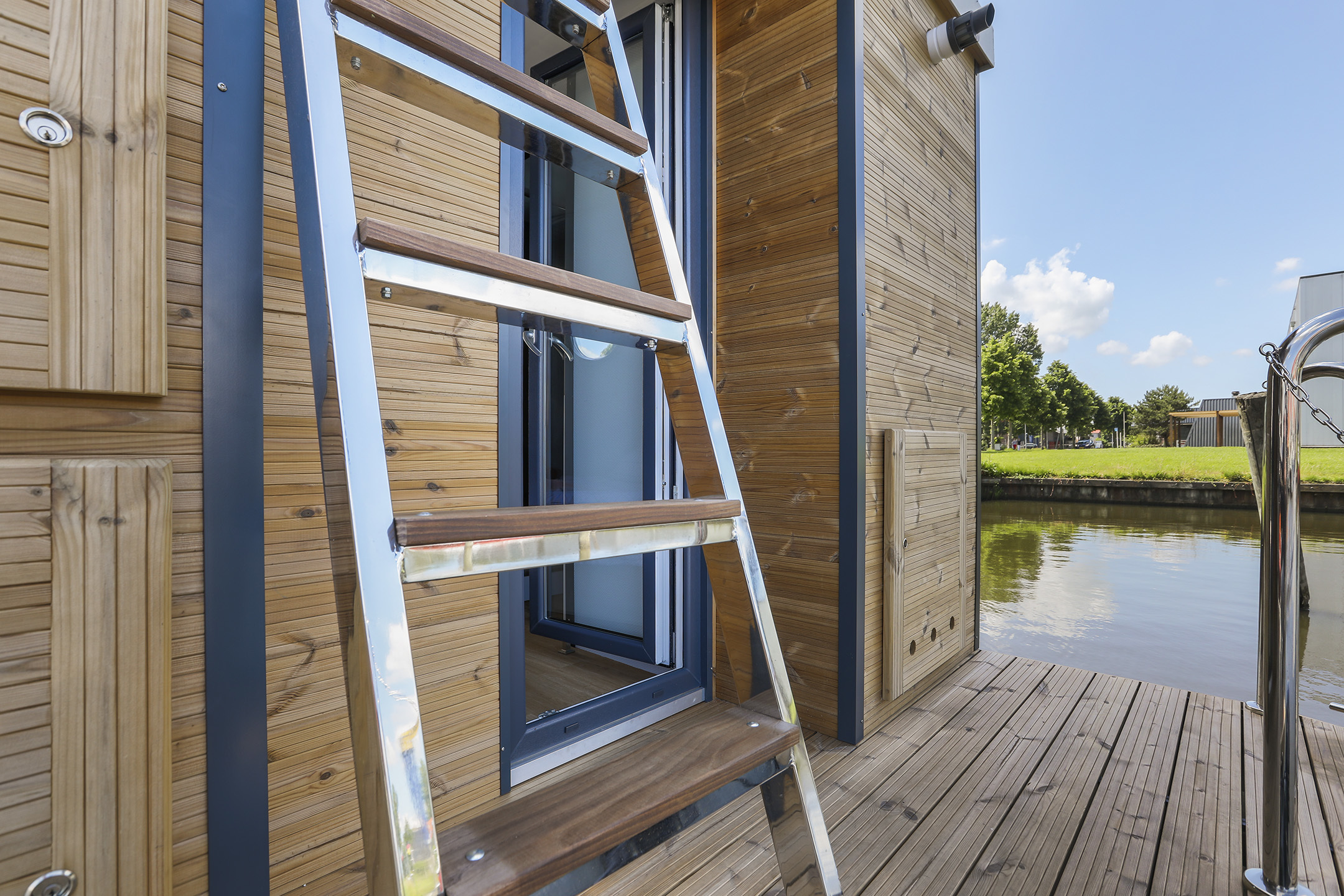 foto: 64 Campi 300 Houseboat