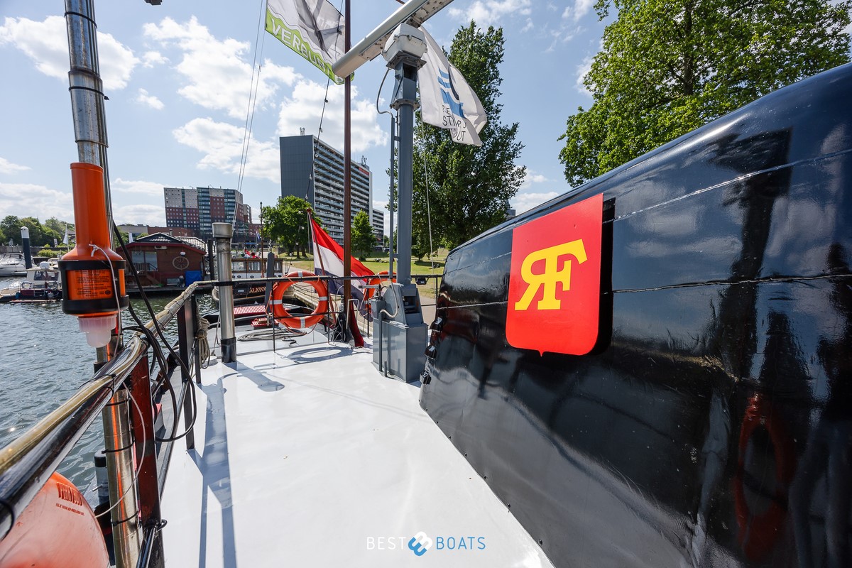 foto: 80 Sleepboot Limburgia