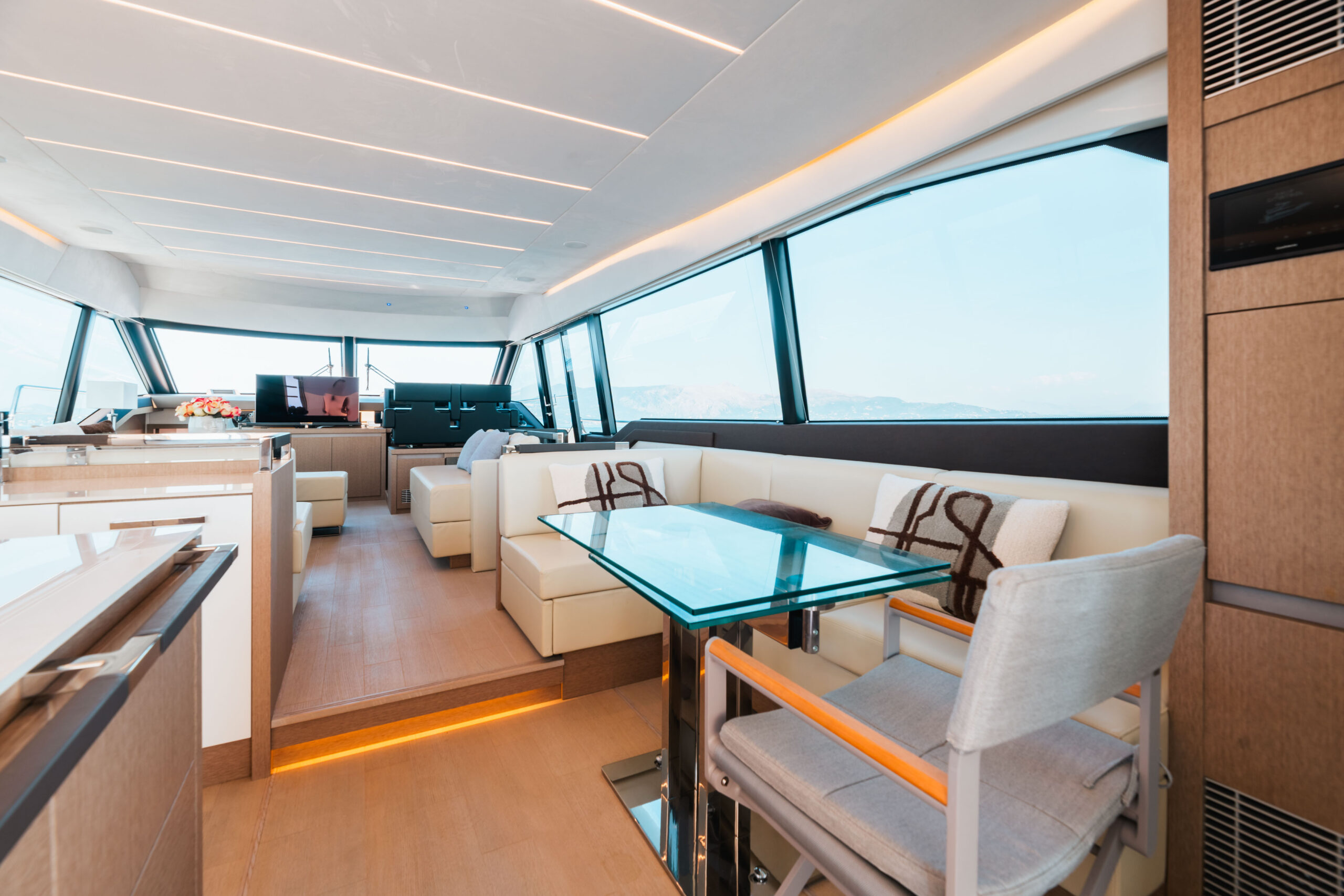 foto: 142 Prestige 690 flybridge